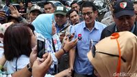 Kunjungi Relawan di Penjaringan, Sandiaga Diserbu Emak-emak