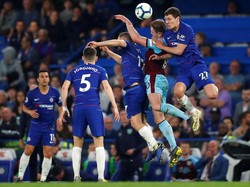Dalam pertandingan ini Burnley dipaksa bertahan total hingga cuma membukukan tiga shot on target hasil dari enam percobaan. Reuters/Eddie Keogh.