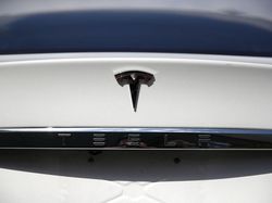 Tesla Bakal PHK 6.000 Karyawan di AS