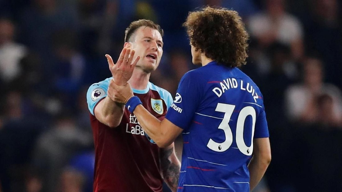 Bek Chelsea David Luiz kesal dengan taktik Burnley usai timnya diimbangi 2-2. (Foto: Eddie Keogh / Reuters)