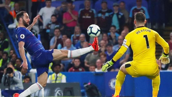 Si Biru Diredam Burnley di Stamford Bridge