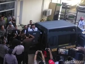 Usai Dituntut 18 Bulan Penjara, Ahmad Dhani Teriak Prabowo Menang