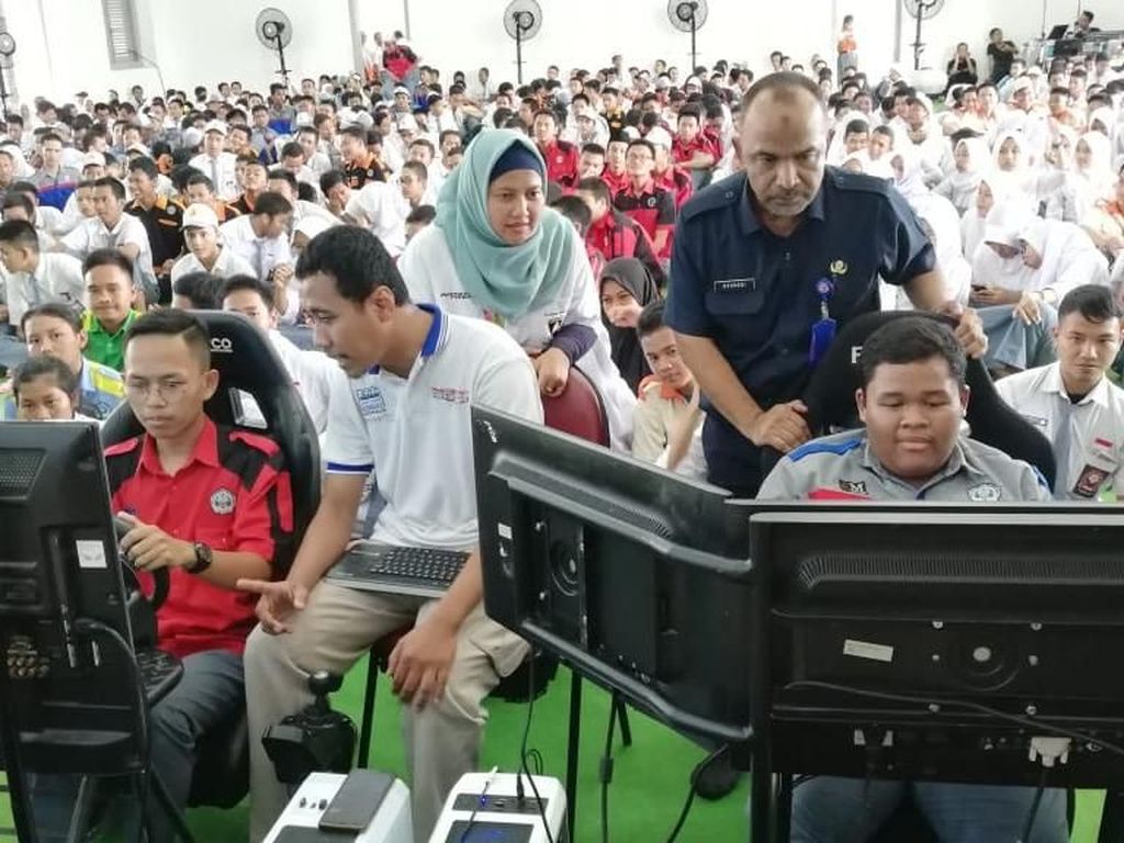 SMK Ini Beri Perlakuan Khusus untuk Siswa yang Punya SIM SMK Ini Beri Perlakuan Khusus untuk Siswa yang Punya SIM