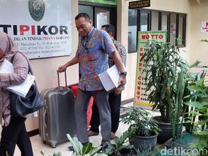 KPK Limpahkan Berkas Kasus Bupati Cianjur Peras Kepsek KPK Limpahkan Berkas Kasus Bupati Cianjur Peras Kepsek