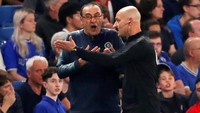 Hasil seri 2-2 antara Chelsea melawan Burnley diwarnai dengan sebuah keributan. Manajer Chelsea Maurizio Sarri mesti diusir wasit dari lapangan permainan. Reuters/Andrew Boyers.