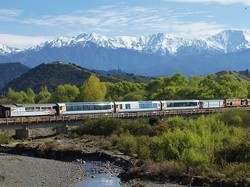Banyak Turis Selfie Berbahaya, Gerbong Kereta Ini Ditutup Semua