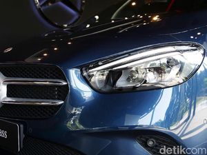 Melihat Lebih Dekat Mercedes-Benz B200 yang Makin Canggih Melihat Lebih Dekat Mercedes-Benz B200 yang Makin Canggih