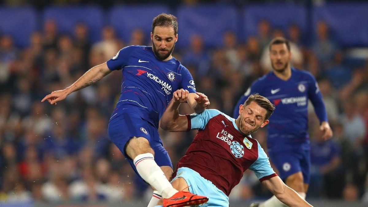 Gonzalo Higuain mencetak satu gol saat Chelsea diimbangi Burnley. (Foto: Warren Little/Getty Images)