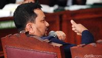 Ekspresi Tompi Saat Bersaksi di Sidang Ratna Sarumpaet