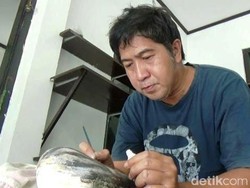 Lukisan Batu Kali Made in Kebumen Laris Manis hingga ke AS