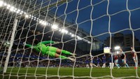 Burnley mampu unggul lebih dahulu lewat gol cepat Jeffrey Hendrick kala pertandingan baru delapan menit bergulir. Reuters/Andrew Boyers.