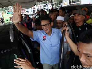 Balikan dengan Gerindra, Sandiaga Lepas Kemeja Biru Balikan dengan Gerindra, Sandiaga Lepas Kemeja Biru