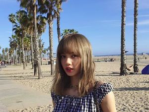 Foto: Adu Cantik Pantai Santa Monica dengan Personal Blackpink