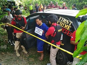 Pembunuh Mayat dalam Koper Mewek saat Peragakan Aksi Kejinya