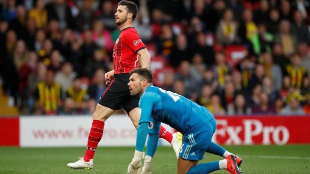 Shane Long mencetak gol ke gawang Watford saat laga baru berjalan 7,69 detik. (
