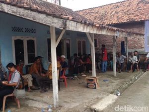 Pecah Pembuluh Darah, Anggota KPPS di Karawang Meninggal Dunia Pecah Pembuluh Darah, Anggota KPPS di Karawang Meninggal Dunia