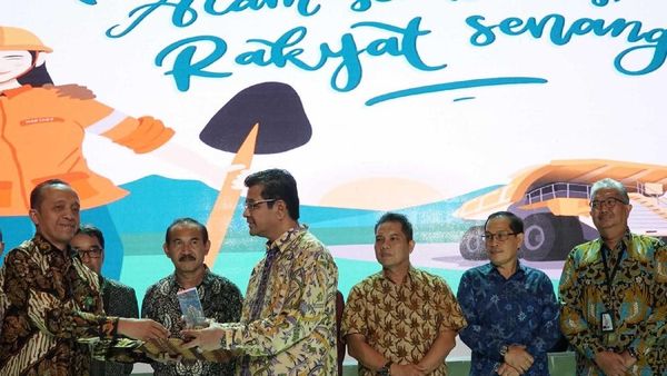 KLHK Beri Penghargaan ke Semen Indonesia