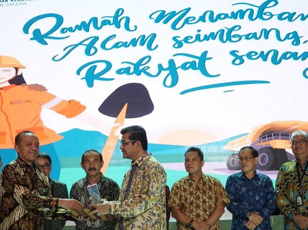 KLHK Beri Penghargaan ke Semen Indonesia
