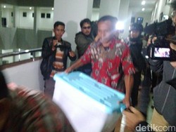 Geledah Kantor Wali Kota Tasikmalaya, KPK Bawa 2 Koper dan 1 Boks