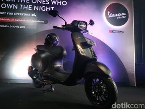 Tampil Sangar, Vespa Notte Edisi Terbatas Dibanderol Rp 48,5 Juta Tampil Sangar, Vespa Notte Edisi Terbatas Dibanderol Rp 48,5 Juta