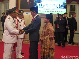 Jokowi Resmi Lantik Murad-Barnabas Jadi Gubernur dan Wagub Maluku Jokowi Resmi Lantik Murad-Barnabas Jadi Gubernur dan Wagub Maluku