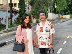 Ruben Onsu Beri Kado Taman Bacaan untuk Sarwendah