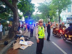 Pengendara Motor dan Penumpangnya Tewas Tabrak Pohon di Permata Hijau