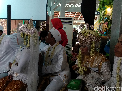 8 Pasangan Disabilitas Nikah Massal di Pendopo Bandung