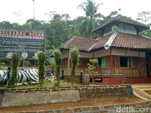 Padepokan Maung Bodas Ciamis Obati 9 Caleg yang Depresi