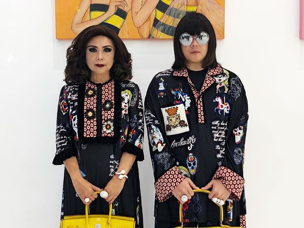 Cerita Pria Crazy Rich Asians yang Kompak Koleksi Hermes Bareng Ibunya Cerita Pria Crazy Rich Asians yang Kompak Koleksi Hermes Bareng Ibunya