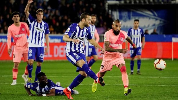 Barcelona sukses menekuk tuan ruma Deportivo Alaves 2-0. (