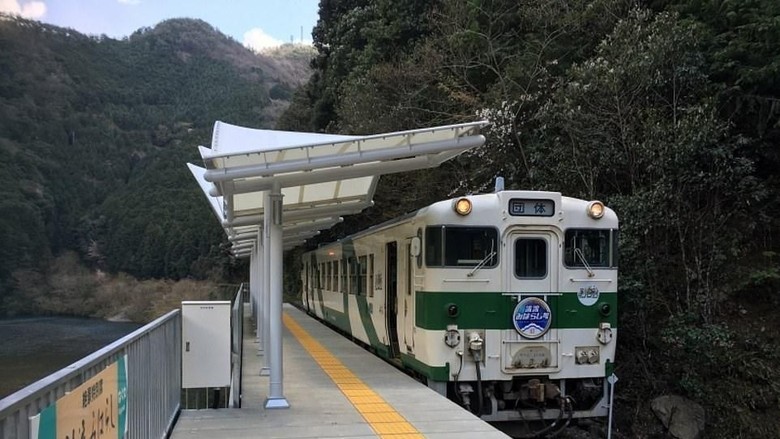 Stasiun Seiryu Miharashi yang unik di Jepang (dok. Nishikigawa Railway)