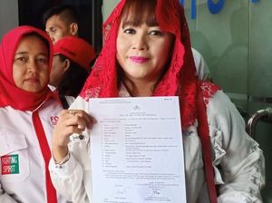 Dewi Tanjung Serahkan Video Seruan People Power Eggi Sudjana ke Polisi Dewi Tanjung Serahkan Video Seruan People Power Eggi Sudjana ke Polisi