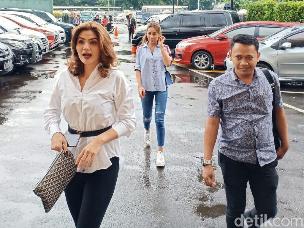 Kriss Hatta Sebut Kasusnya untuk Tutupi Perselingkuhan, Hilda Anggap Halu Kriss Hatta Sebut Kasusnya untuk Tutupi Perselingkuhan, Hilda Anggap Halu