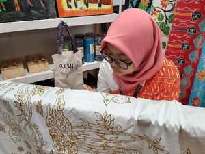 Keindahan Batik Khas Bekasi dari Tangan Terampil Difabel Keindahan Batik Khas Bekasi dari Tangan Terampil Difabel