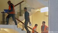 Gaya Para Tersangka Suap Krakatau Steel Saat Diperiksa KPK