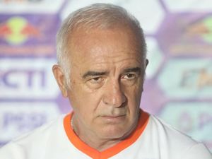 Mario Gomez Kangen Bobotoh, Kode Mau Latih Persib Lagi? Mario Gomez Kangen Bobotoh, Kode Mau Latih Persib Lagi?