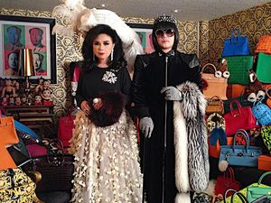 Ini Pria Crazy Rich Asians dan Ibunya yang Selalu Matching Bawa Tas Mewah