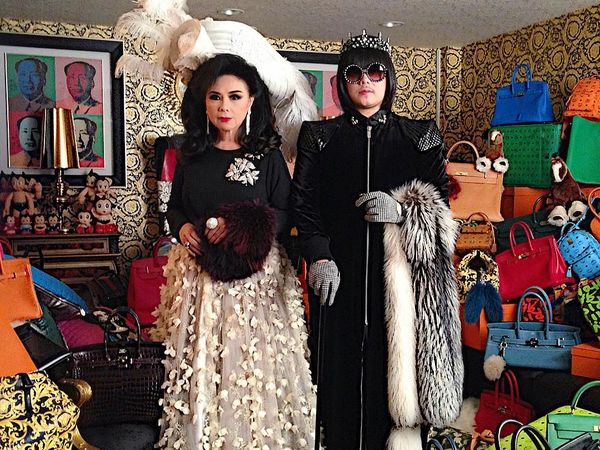 Ini Pria Crazy Rich Asians dan Ibunya yang Selalu Matching Bawa Tas Mewah