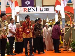 Bersama Anies, Jokowi Tinjau Pameran Inacraft 2019 di JCC Senayan