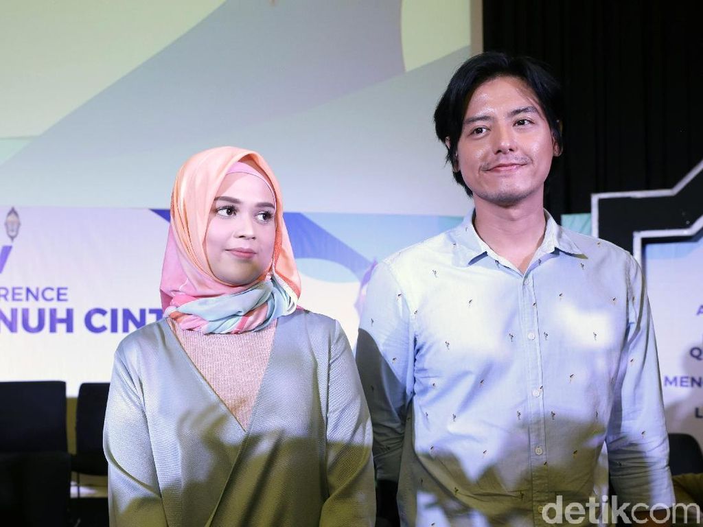 Roger Dipuji Ganteng, Cut Meyriska Janji soal Dandanan Setelah Nikah Roger Dipuji Ganteng, Cut Meyriska Janji soal Dandanan Setelah Nikah