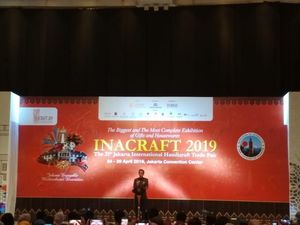 Buka Pameran Kerajinan, Jokowi: Produknya Selalu Naik Kelas Buka Pameran Kerajinan, Jokowi: Produknya Selalu Naik Kelas