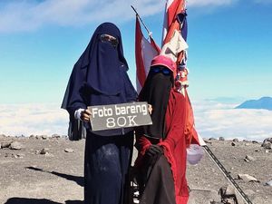 Foto: Inspirasi Hijab Cadar untuk Naik Gunung Ala Selebgram Fatihah Foto: Inspirasi Hijab Cadar untuk Naik Gunung Ala Selebgram Fatihah