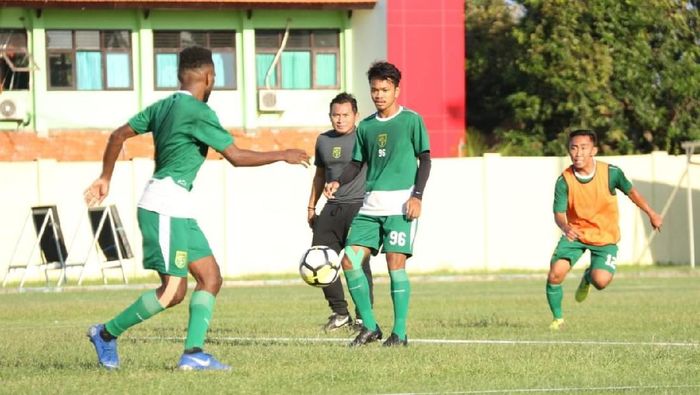Laga perempatfinal leg II Piala Indonesia antara Persebaya Surabaya vs Madura United ditunda. Foto: Suparno Nodhor Laga perempatfinal leg II Piala Indonesia antara Persebaya Surabaya vs Madura United ditunda. Foto: Suparno Nodhor