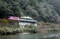 Stasiun Seiryu-Miharashi yang unik (dok. Nishikigawa Railway)