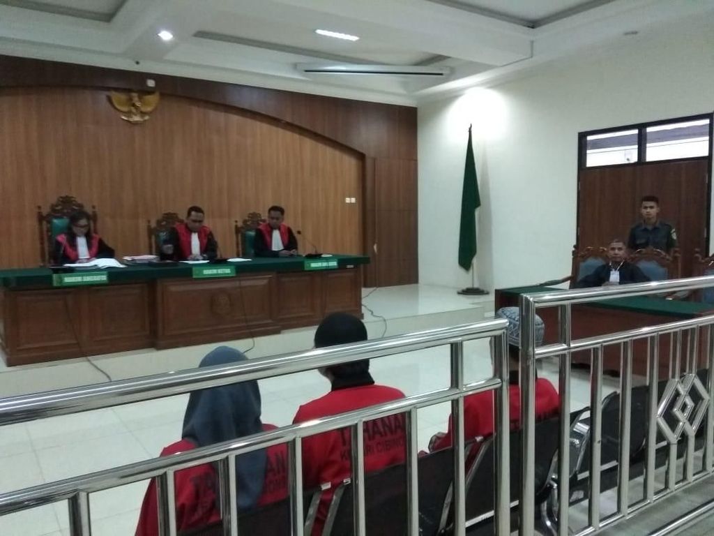 Suami-Istri Terdakwa Pembunuh Dufi Divonis Hukuman Mati Suami-Istri Terdakwa Pembunuh Dufi Divonis Hukuman Mati