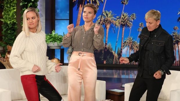 Brie Larson & Scarlett Johanson