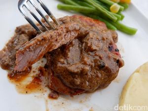 Pampalassa: Menyantap Tenderloin Steak Saus Mushroom di Kawasan Tambun