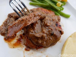 Pampalassa: Menyantap Tenderloin Steak Saus Mushroom di Kawasan Tambun