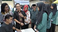 Pengobatan Gratis di HUT Emas Bank Mega